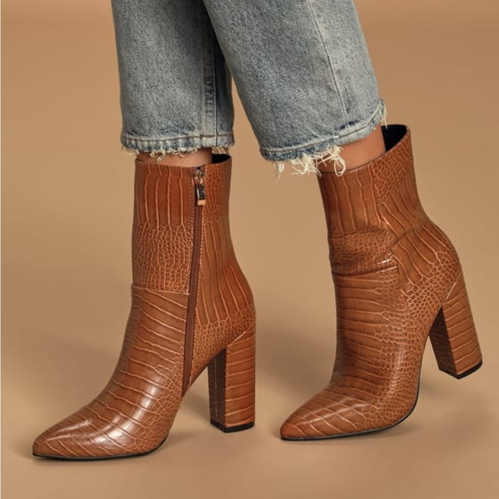 Lulus Dawson boots size 8